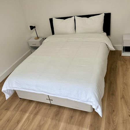 Florina S House 4 Bedrooms Villa Rugeley Dış mekan fotoğraf