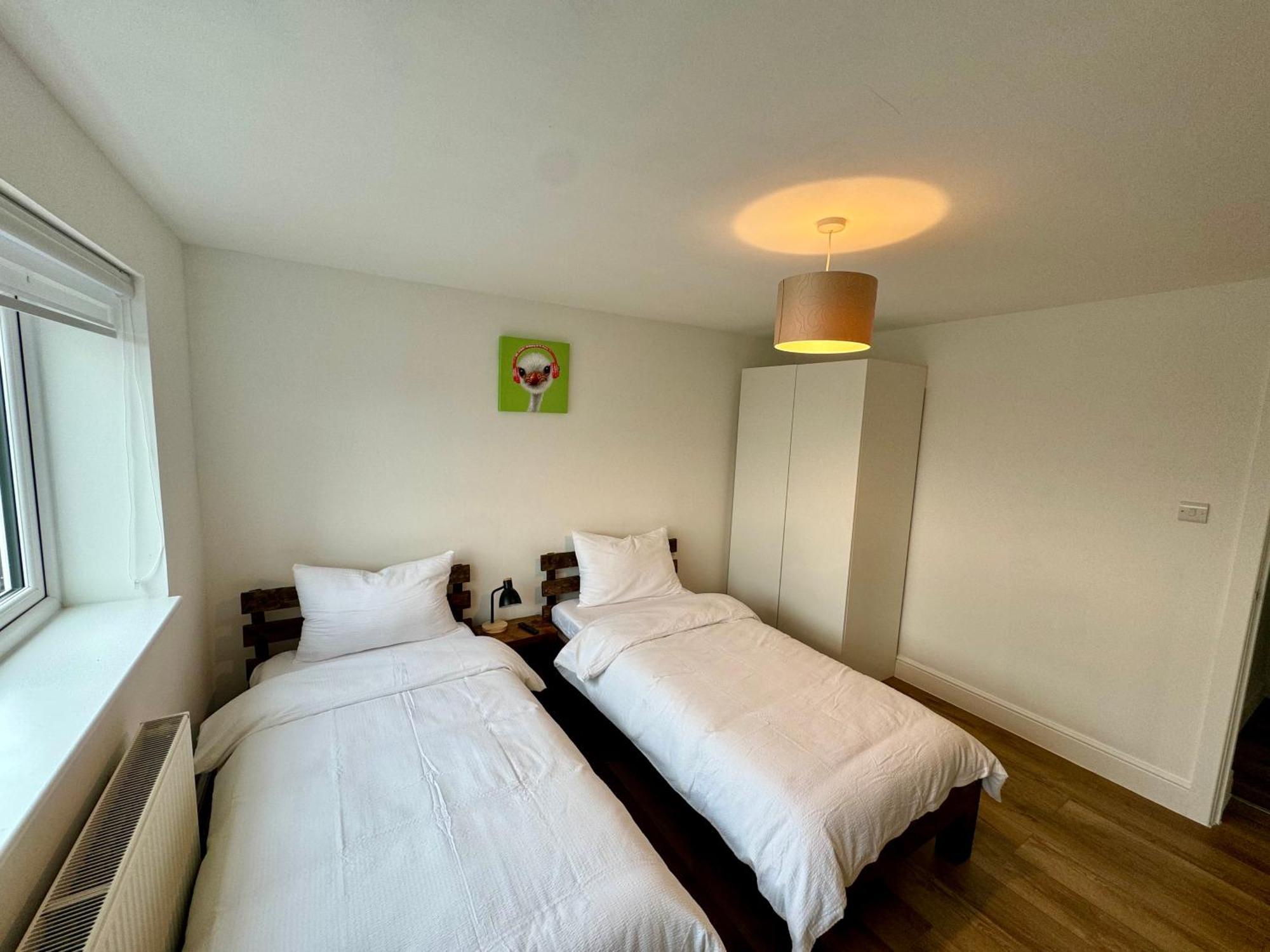 Florina S House 4 Bedrooms Villa Rugeley Dış mekan fotoğraf