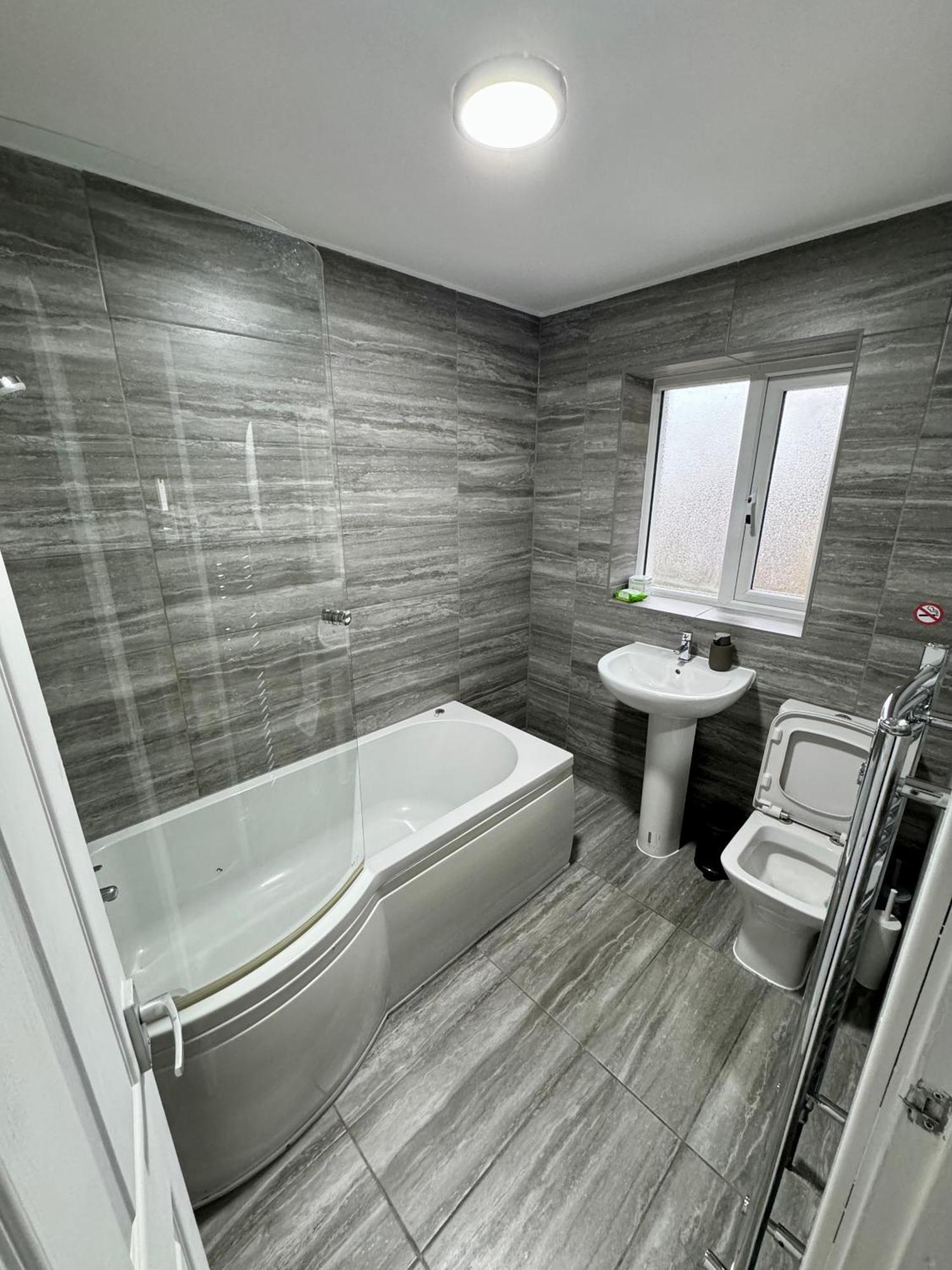 Florina S House 4 Bedrooms Villa Rugeley Dış mekan fotoğraf