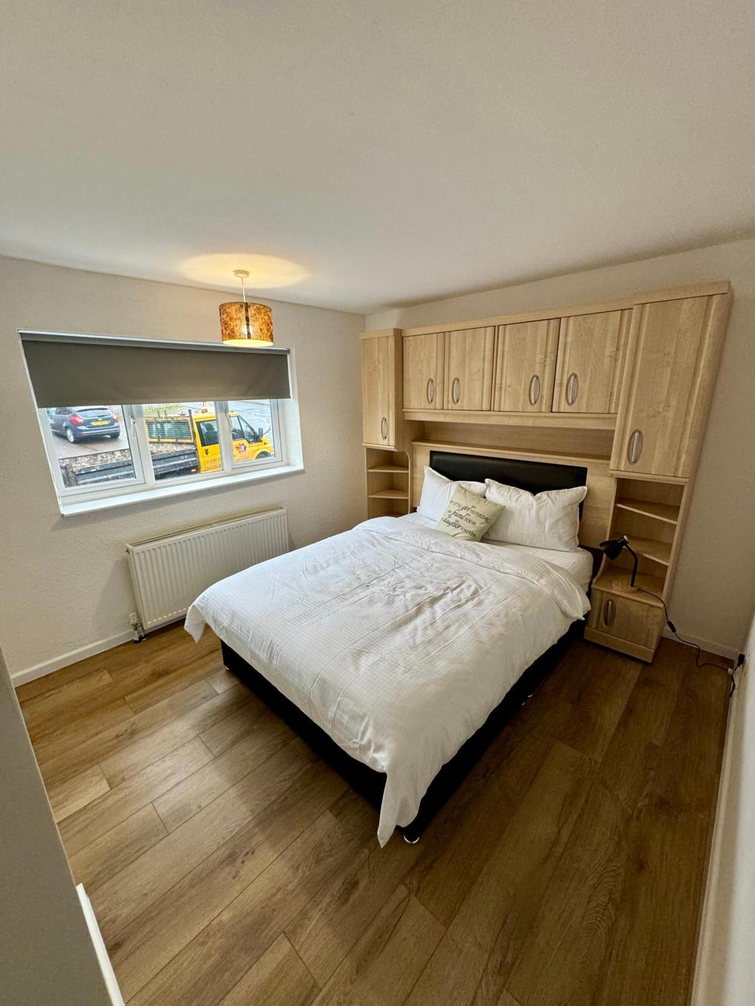 Florina S House 4 Bedrooms Villa Rugeley Dış mekan fotoğraf